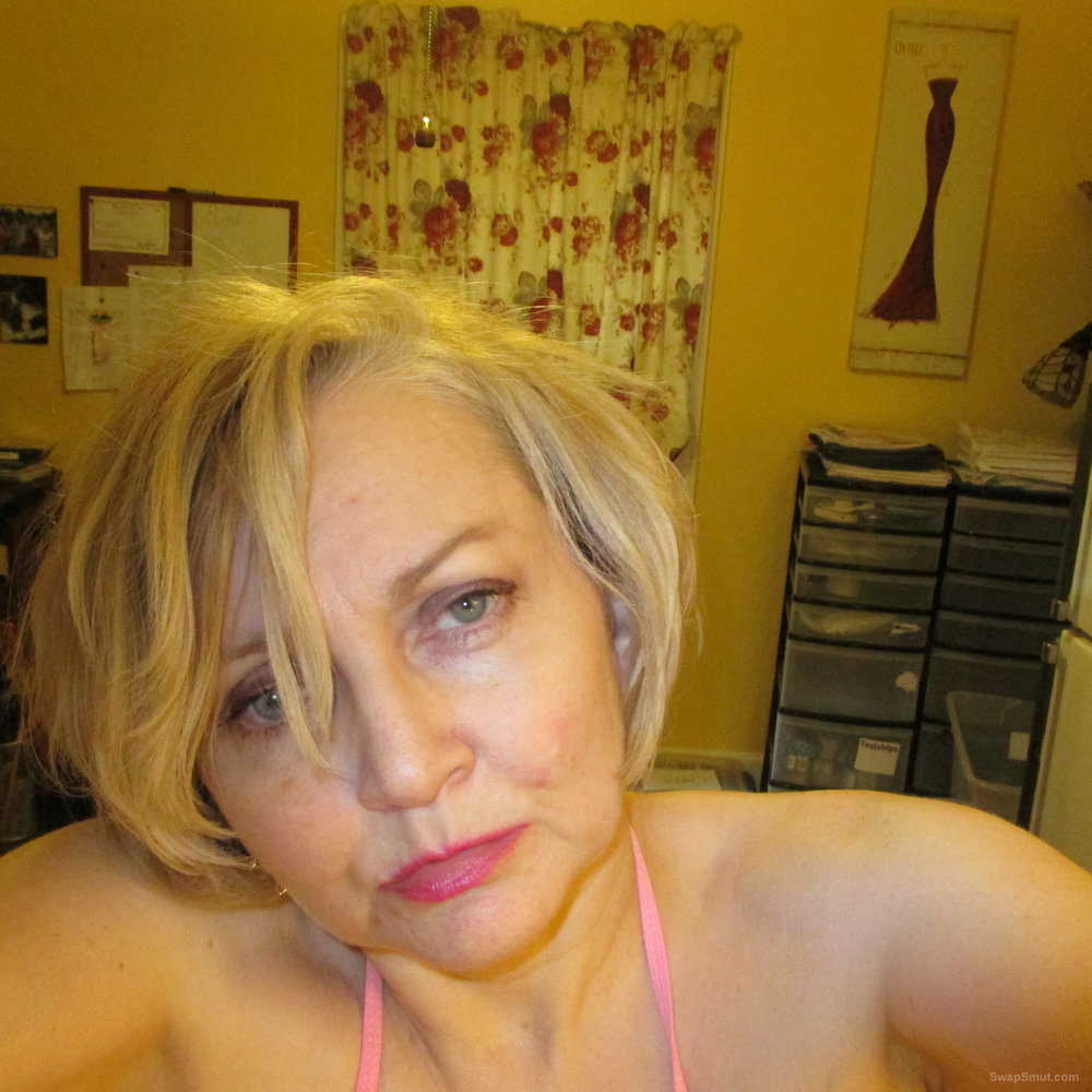 I am a 45 yo blonde looking for horny and exciting new friends pic