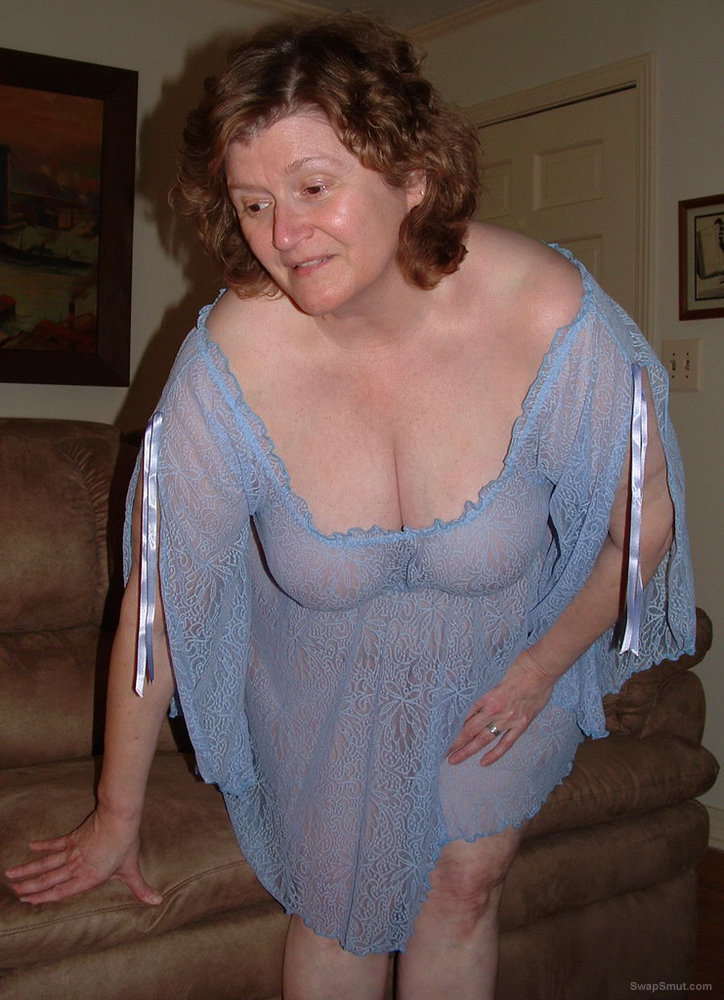 Plump Nighty Amateur Posing - Kate Posing in her favorite baby blue nightie